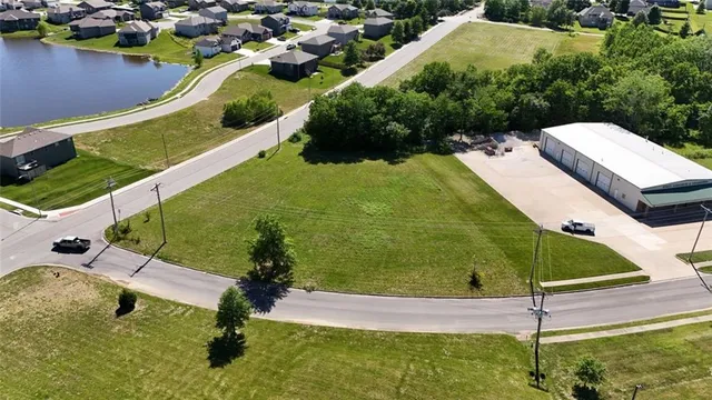 $200,000 | 400 Southwest Powell Drive, Oak Grove, MO 64075