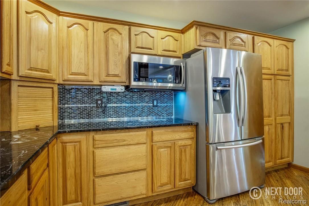 2212 Byron Road Howell, MI 48855 - Photo 11 of 63 _DSF8401Blended.jpg