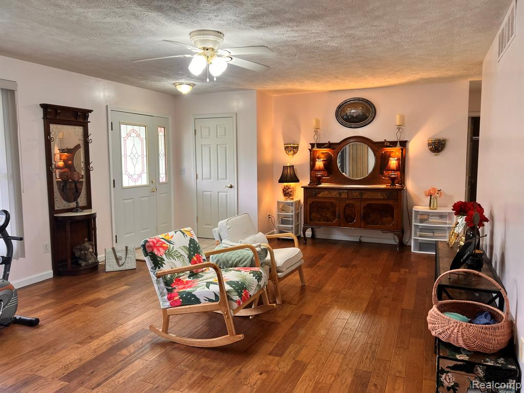 320 Roller Way Mayville, MI 48744 - Photo 2 of 36
