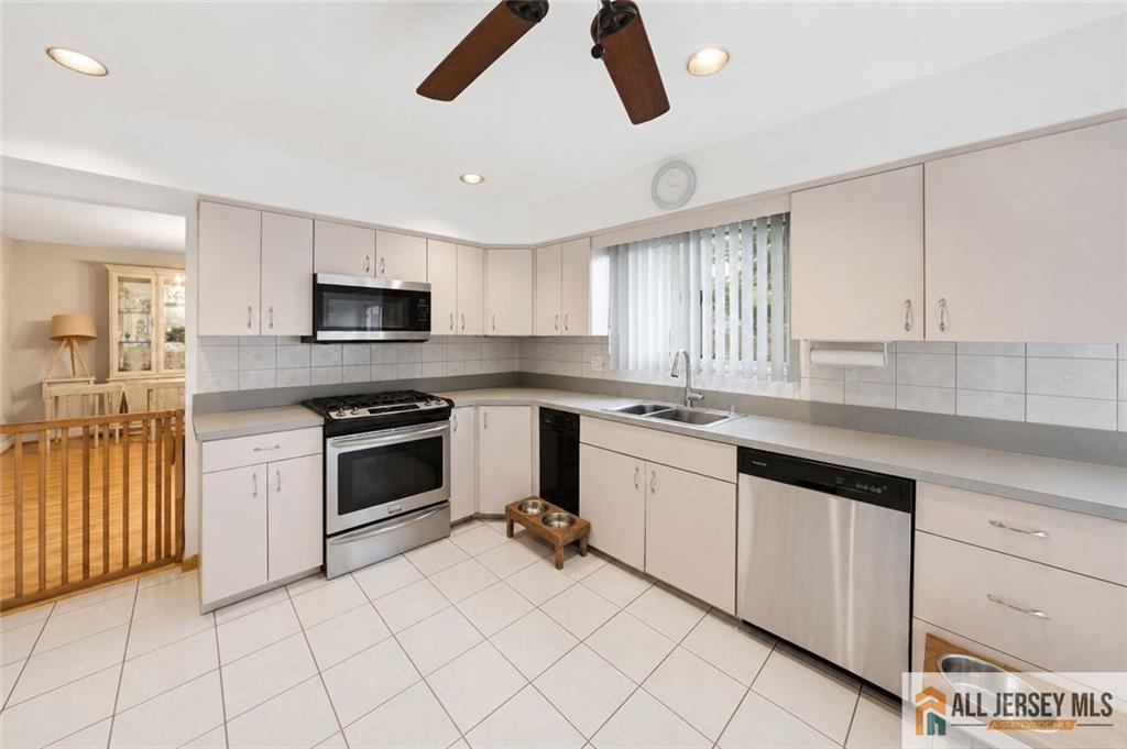 121 West Hill Road Colonia, NJ 07067 - Photo 4 of 41