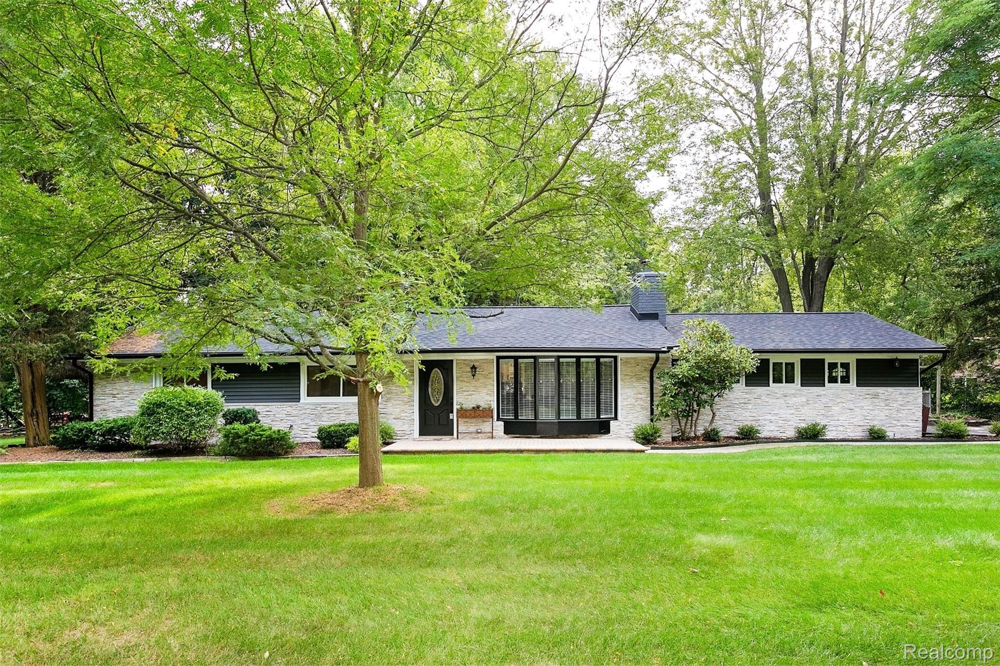 686 Wattles Road Bloomfield Hills, MI 48304 - Photo 1 of 38 Wattles-2.jpg