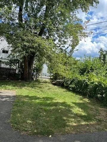 $2,200 | 36-38 Greenacre Square, Unit 3, Springfield, MA 01105