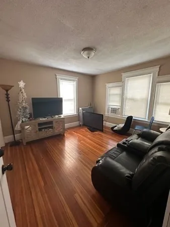 $2,200 | 36-38 Greenacre Square, Unit 3, Springfield, MA 01105