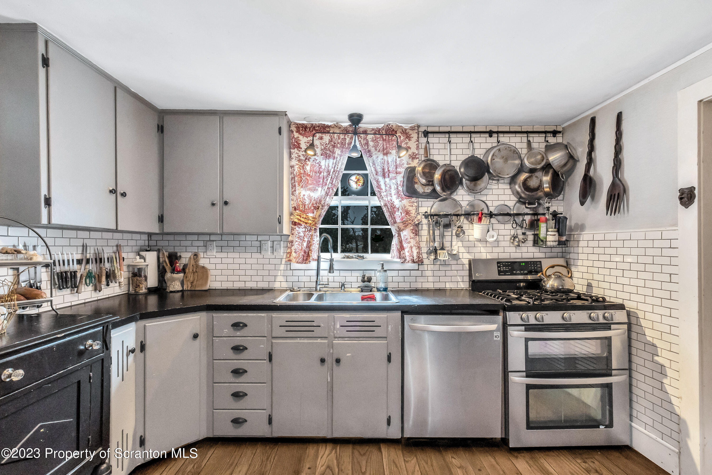 801 North Abington Road Waverly, PA 18471 - Photo 17 of 70