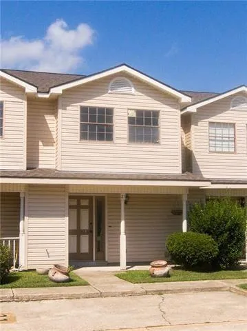 $129,900 | 1600 Marseille Drive, Unit 21, Laplace, LA 70068