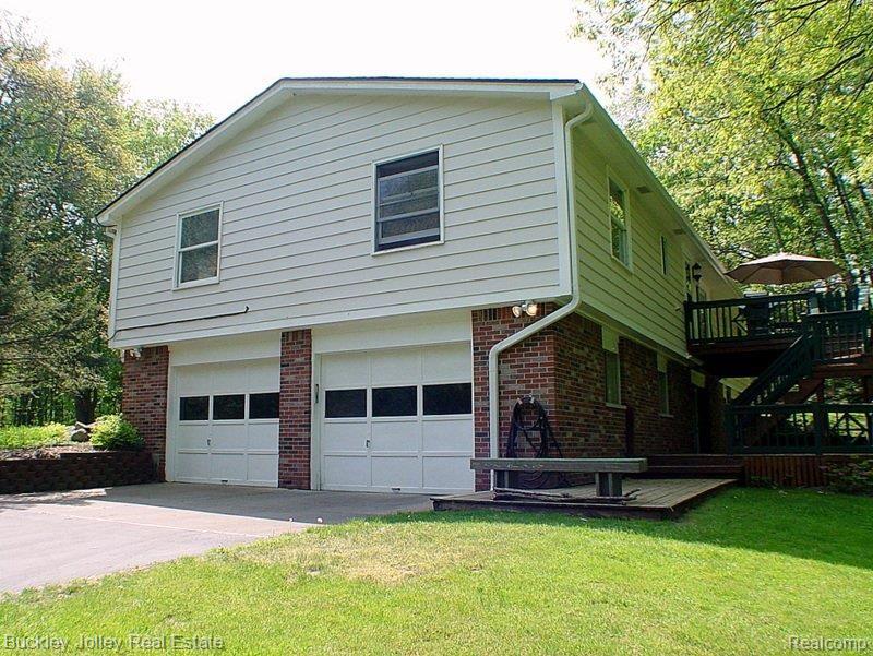4678 Richardson Road Howell, MI 48843 - Photo 19 of 20 2 Car Garage.jpg