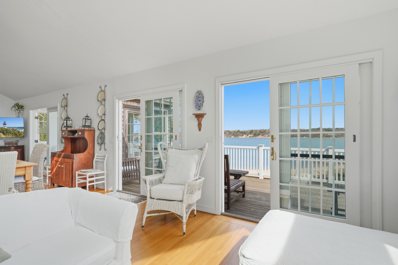 95 Hines Point Road Vineyard Haven, MA 02568 - Photo 16 of 36 a living room with furniture a rug and a large window