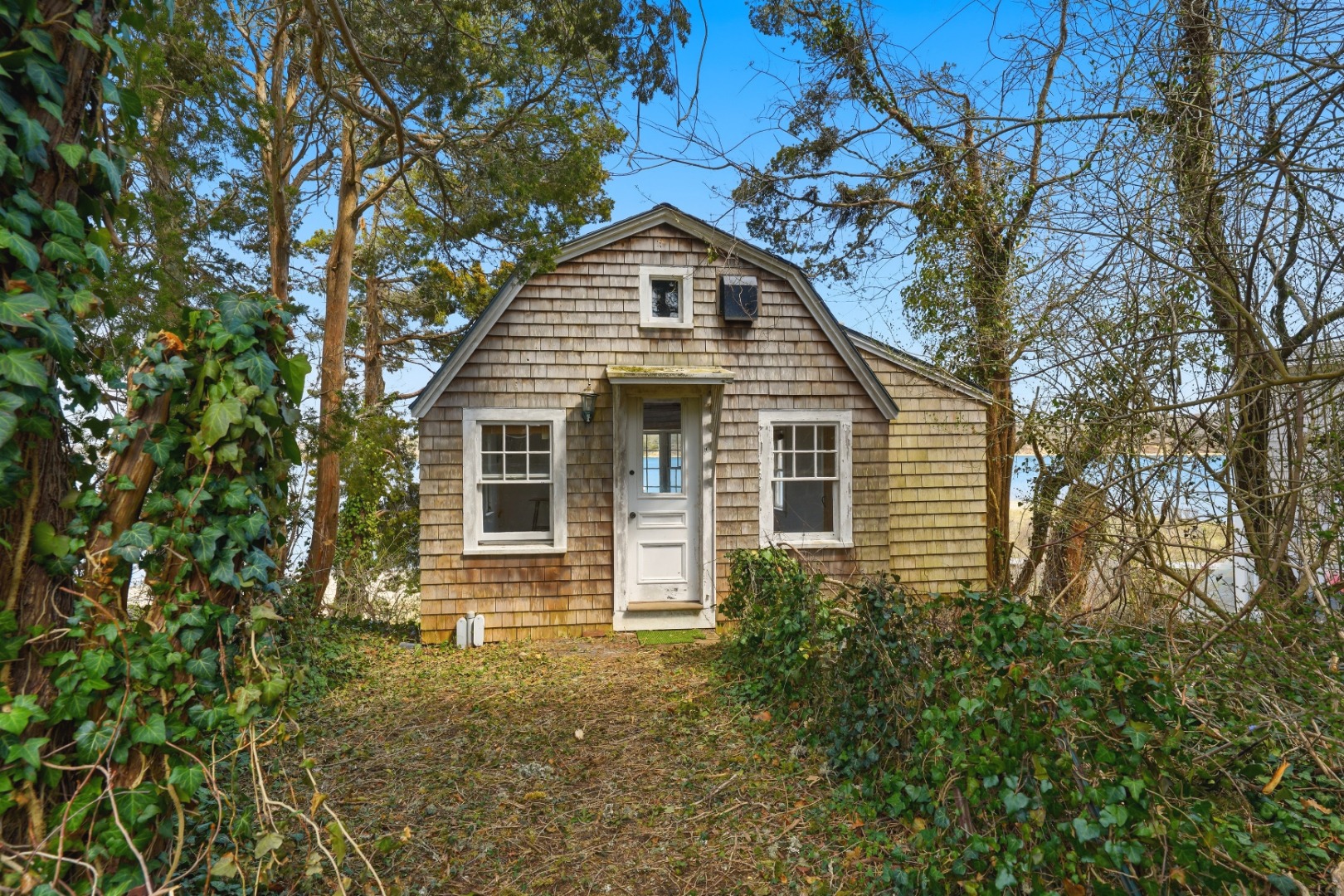 95 Hines Point Road Vineyard Haven, MA 02568 - Photo 32 of 36 front view of a house with a yard