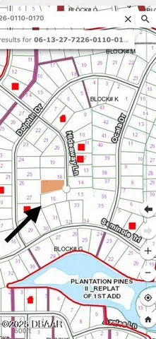 a picture of a book shelf