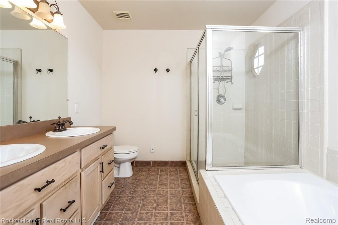44892 Hanford Road Canton, MI 48187 - Photo 15 of 32 020-Master_Bathroom-4571026-medium.jpg