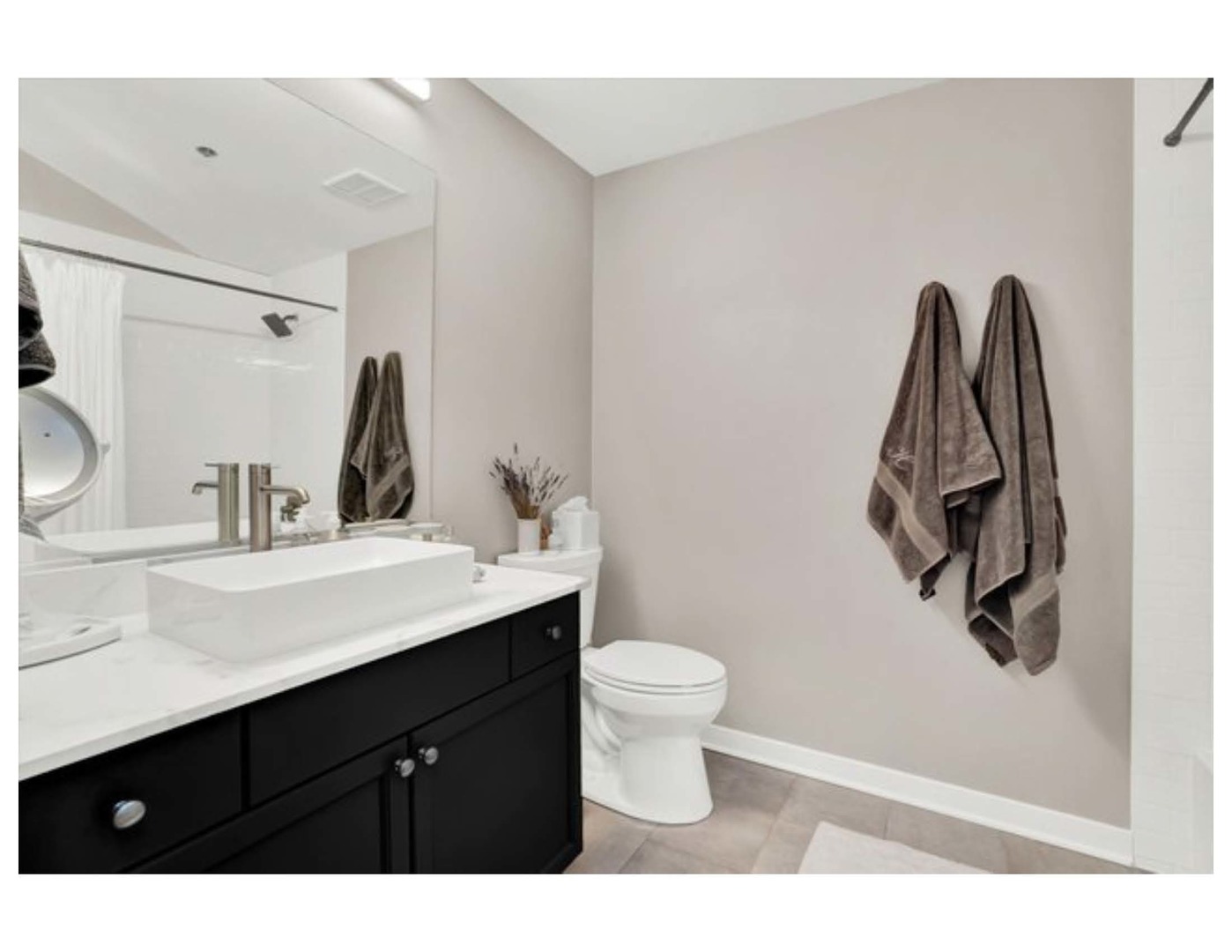 909 West Washington Boulevard, Unit 1002 Chicago, IL 60607 - Photo 13 of 15 a bathroom with a sink and a toilet