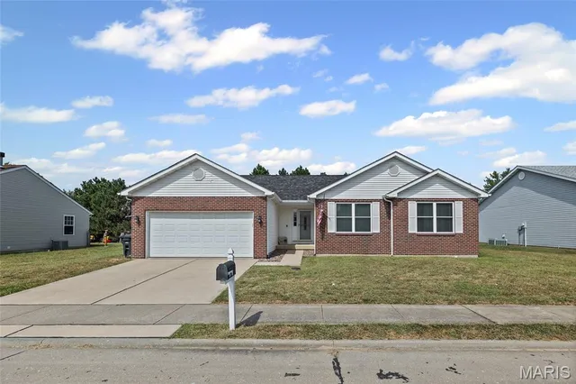 $260,000 | 113 East Harrisonville Drive, Valmeyer, IL 62295