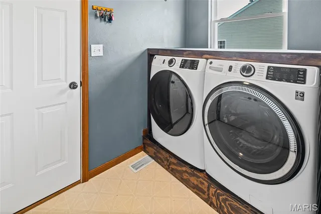 $260,000 | 113 East Harrisonville Drive, Valmeyer, IL 62295