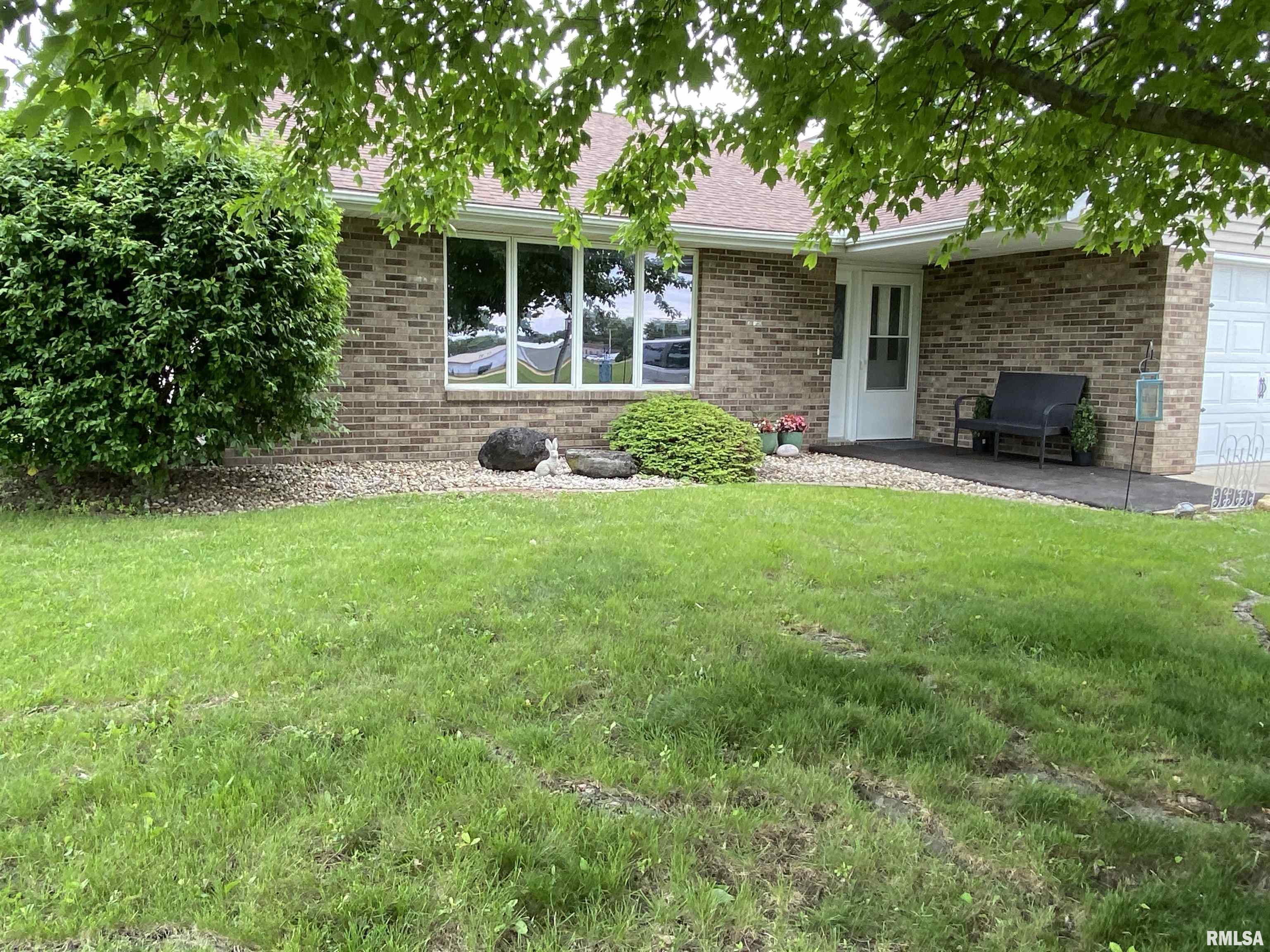 1547 East Myrtle Street Canton, IL 61520 - Photo 2 of 23