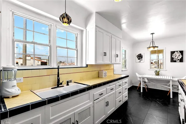 $4,800 | 9101 La Salle Avenue, Los Angeles, CA 90047