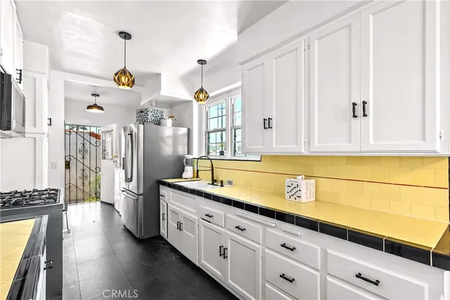 $4,800 | 9101 La Salle Avenue, Los Angeles, CA 90047