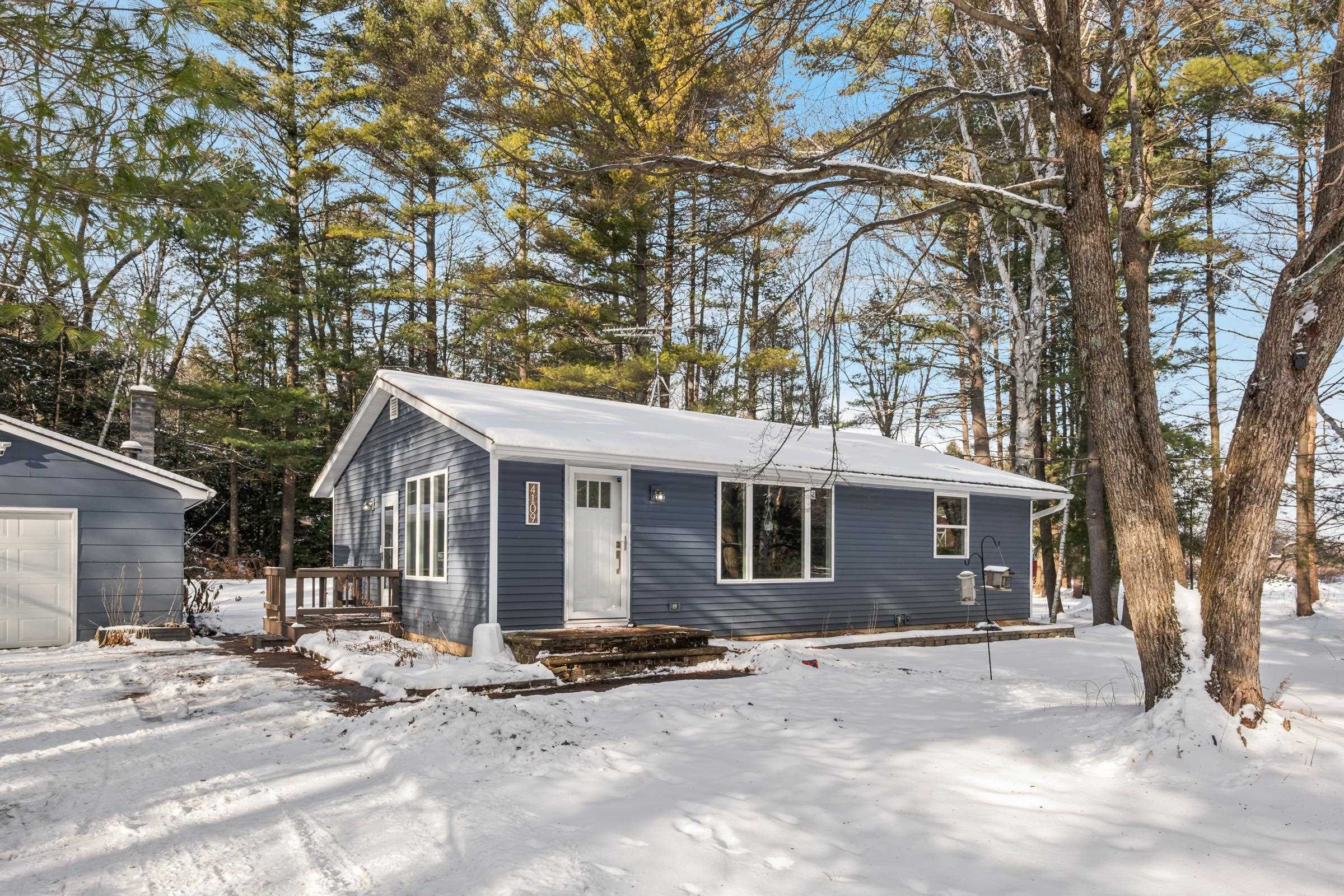 4109 Bell Bridge Road Oconto, WI 54153 - Photo 4 of 52