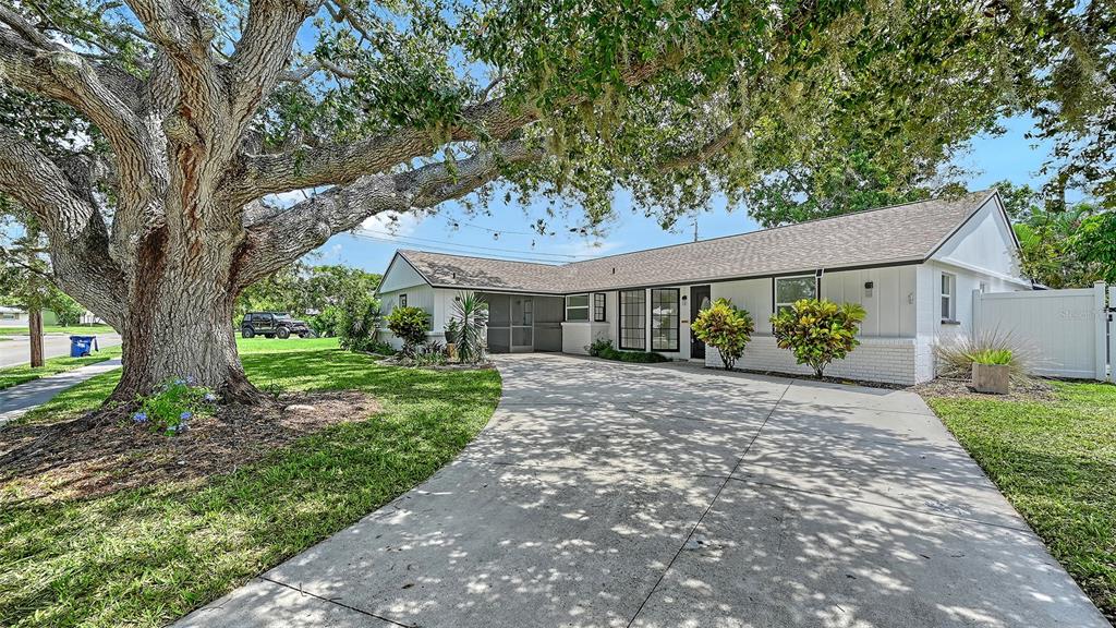 6711 South Lockwood Ridge Road Sarasota, FL 34231 - Photo 2 of 62 Gallery Image 2