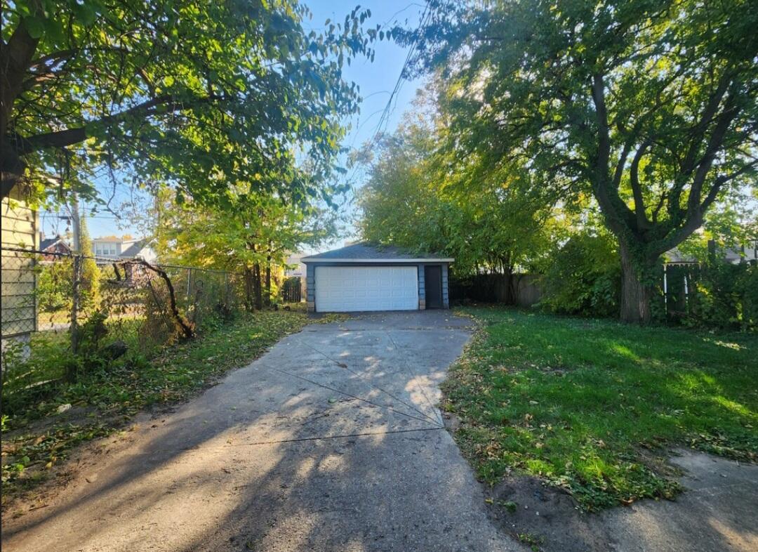 824 Merrill Street Hammond, IN 46320 - Photo 5 of 5 a view of a back yard with green space