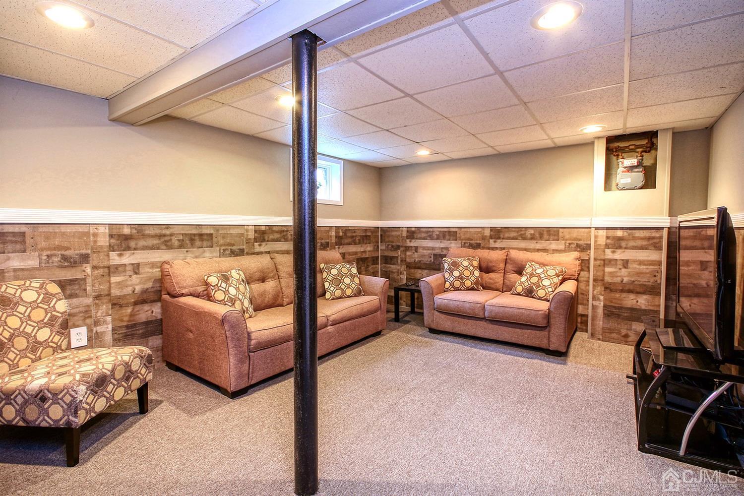 19 Sulliman Road Edison, NJ 08817 - Photo 19 of 22 a outdoor living space with furniture