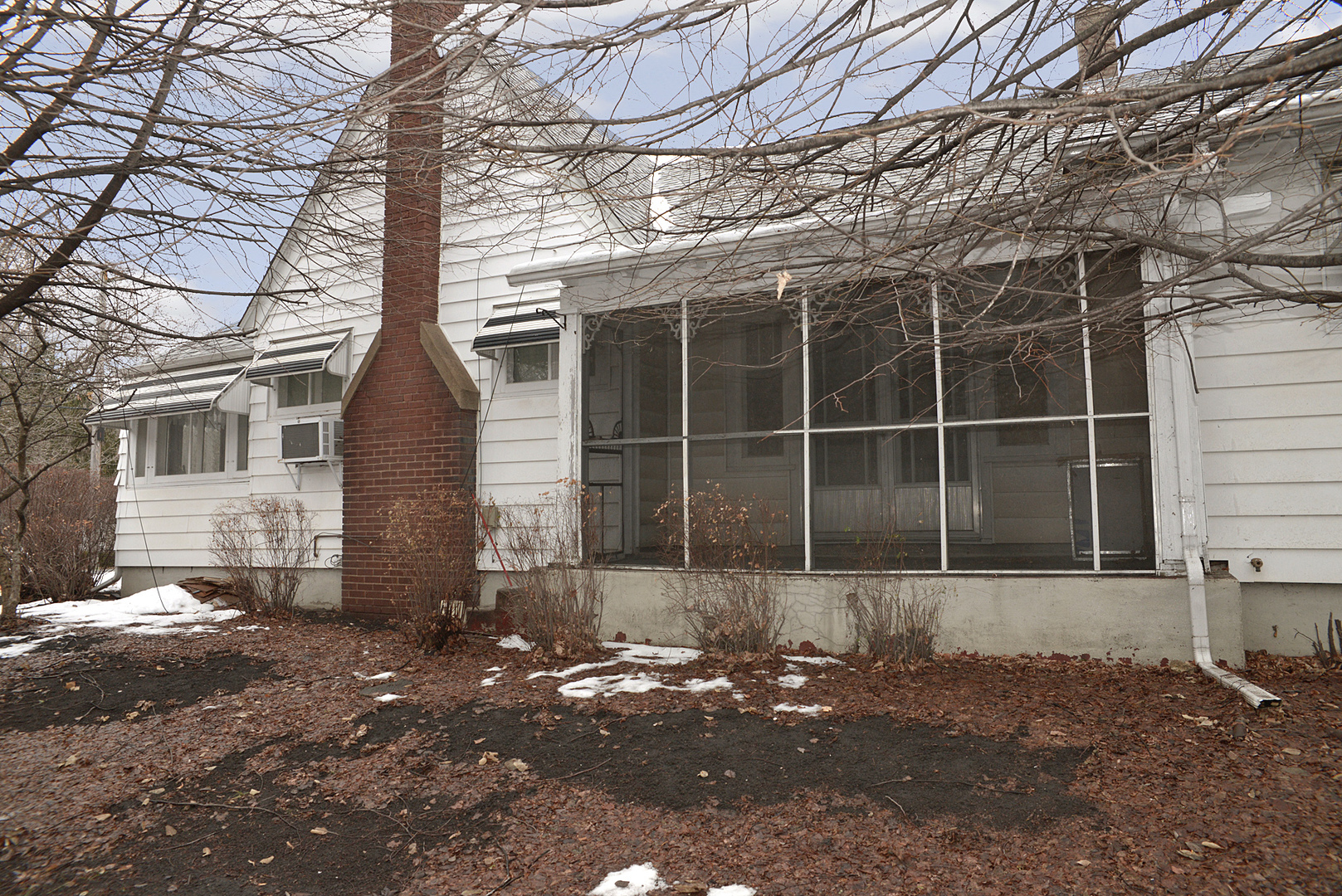 221 East Grove Street Utica, IL 61373 - Photo 21 of 27 a front view of a house with a yard