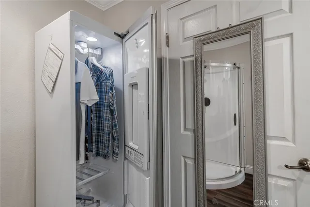 a view of a car park in front of house