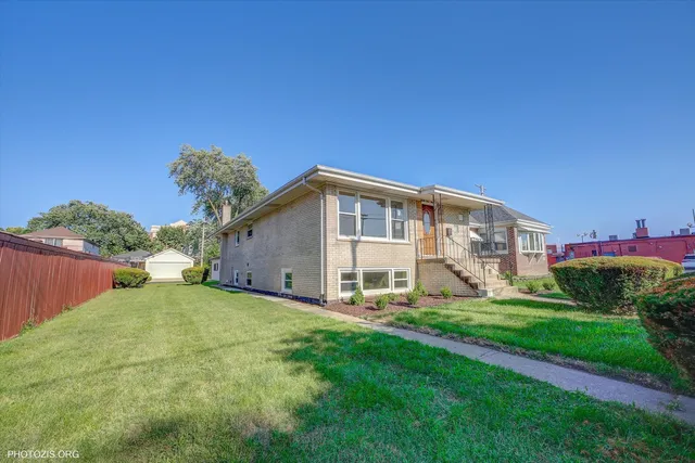 $465,000 | 9439 South 52nd Avenue, Oak Lawn, IL 60453