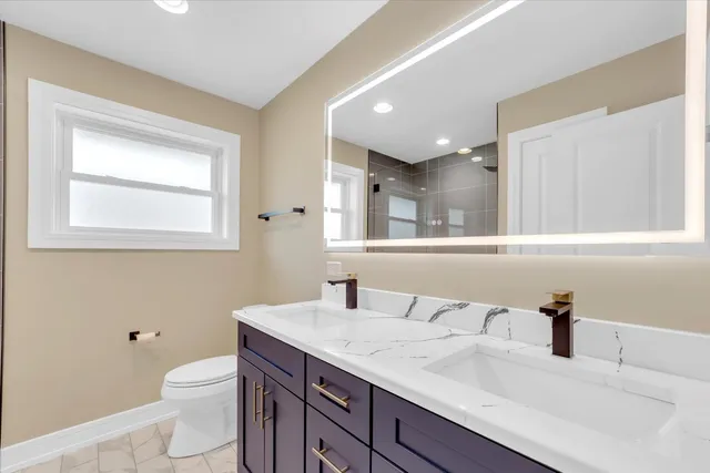 $465,000 | 9439 South 52nd Avenue, Oak Lawn, IL 60453