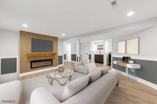 $465,000 | 9439 South 52nd Avenue, Oak Lawn, IL 60453