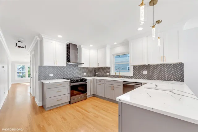 $465,000 | 9439 South 52nd Avenue, Oak Lawn, IL 60453