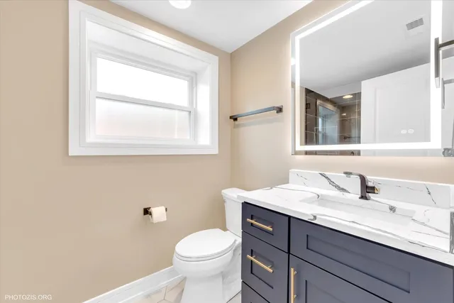 $465,000 | 9439 South 52nd Avenue, Oak Lawn, IL 60453