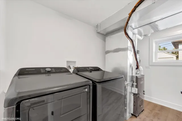 $465,000 | 9439 South 52nd Avenue, Oak Lawn, IL 60453