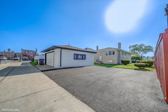 $465,000 | 9439 South 52nd Avenue, Oak Lawn, IL 60453