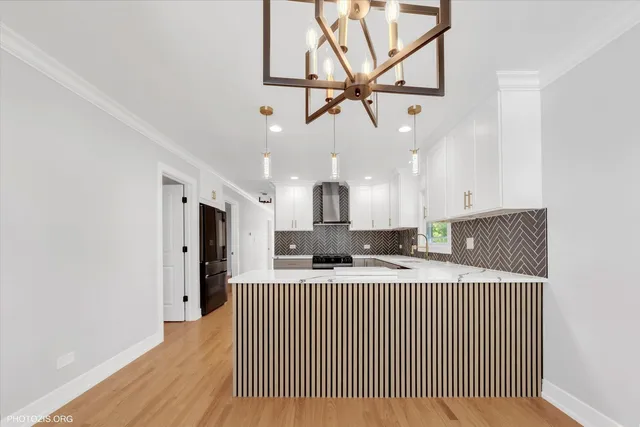 $465,000 | 9439 South 52nd Avenue, Oak Lawn, IL 60453