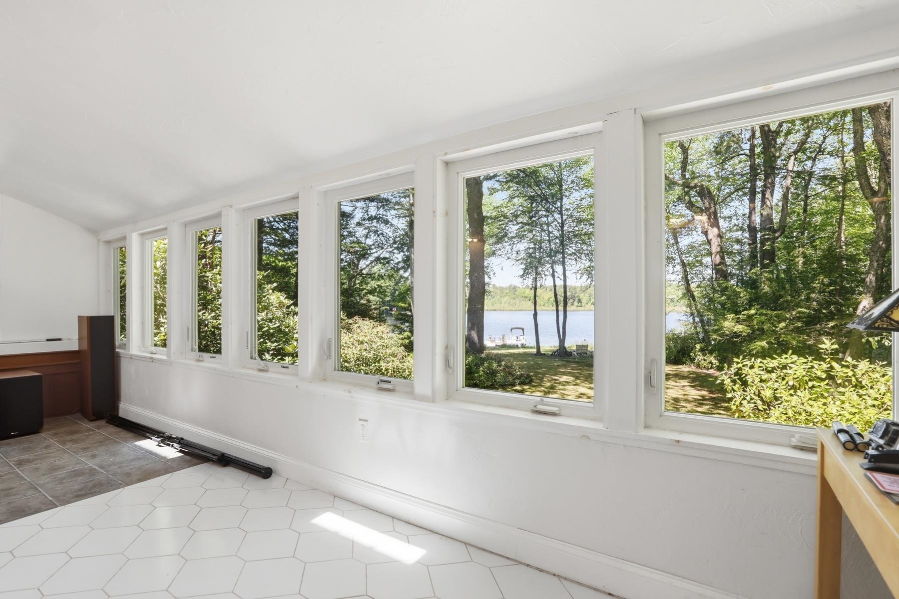 22 Hemlock Circle Sandown, NH 03873 - Photo 11 of 58