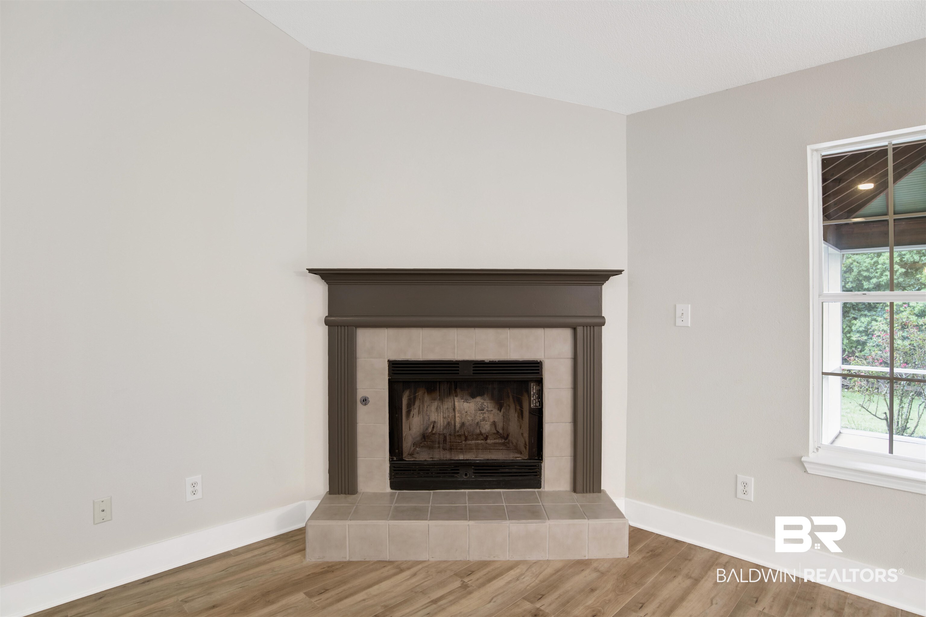 119 Destrehan Road Fairhope, AL 36532 - Photo 4 of 38