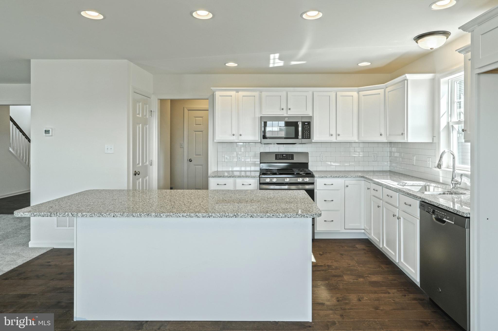 688 Hamaker Road Manheim, PA 17545 - Photo 17 of 38