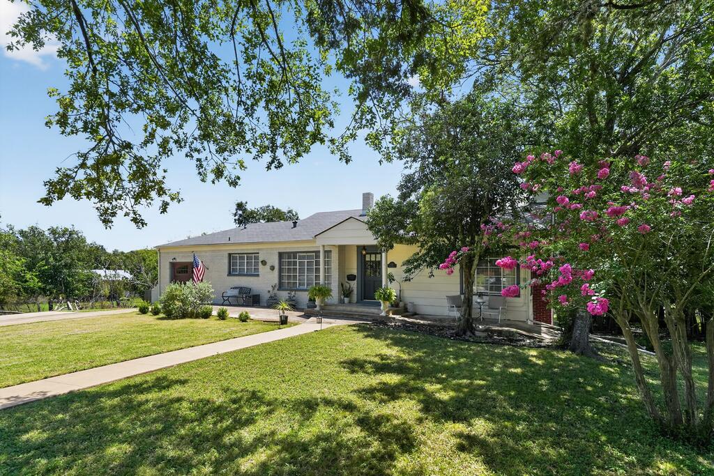 713 Bluebell Road Kerrville, TX 78028 - Photo 4 of 39 Gallery Image 4