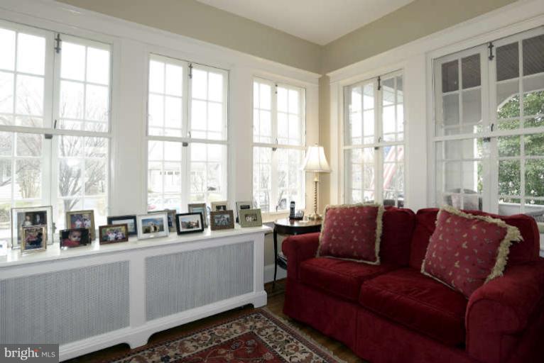 631 Anneslie Road Baltimore, MD 21212 - Photo 11 of 30 Family Room with lots of windows and great light.