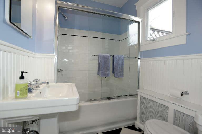 631 Anneslie Road Baltimore, MD 21212 - Photo 15 of 30 Bath on first level. Totally renovated.