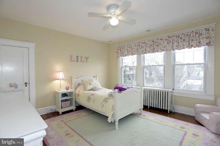 631 Anneslie Road Baltimore, MD 21212 - Photo 20 of 30 Bedroom two, in the front of the house.