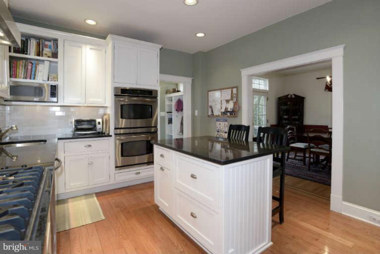 631 Anneslie Road Baltimore, MD 21212 - Photo 5 of 30 Fully renovated in 2006. Granite, stainless.
