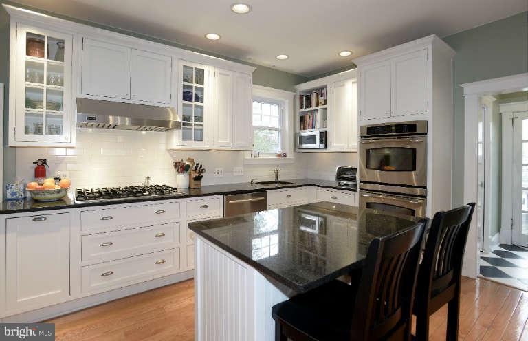 631 Anneslie Road Baltimore, MD 21212 - Photo 7 of 30 Double oven, 6-burner gas cooktop. All you want!