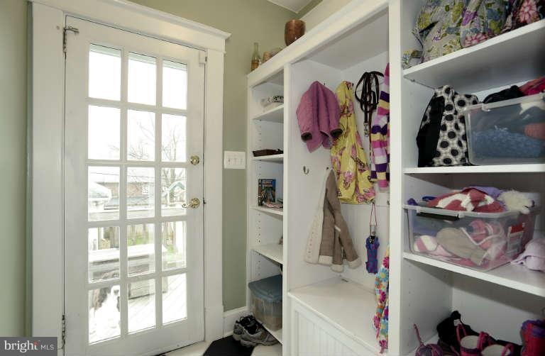 631 Anneslie Road Baltimore, MD 21212 - Photo 8 of 30 Mud room with cubbies just off kitchen.