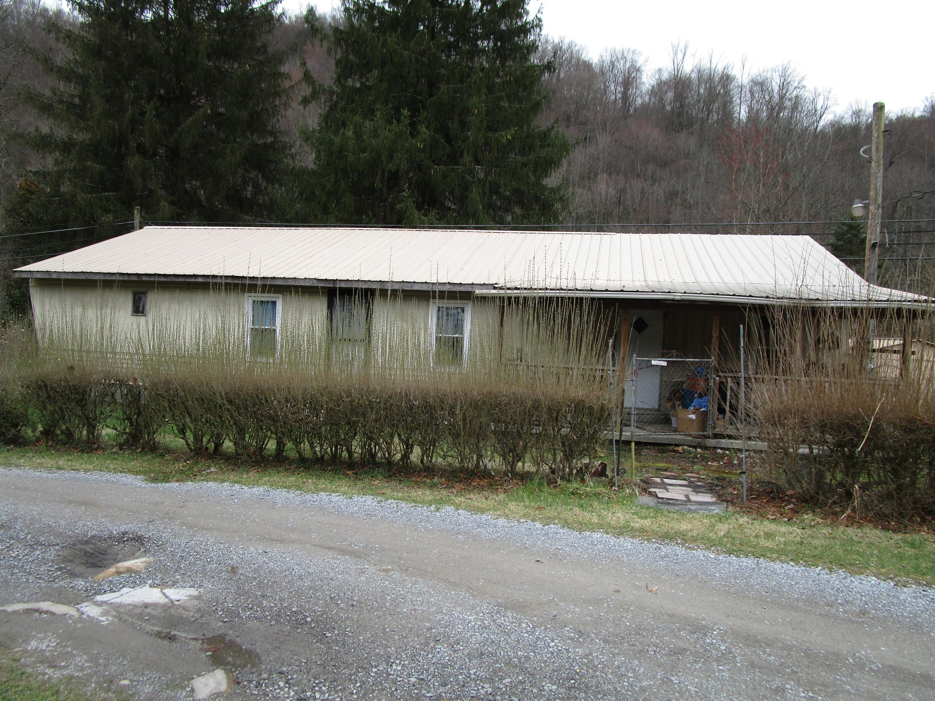 1852 Sycamore Road Appalachia, VA 24216 - Photo 1 of 20 IMG_0202