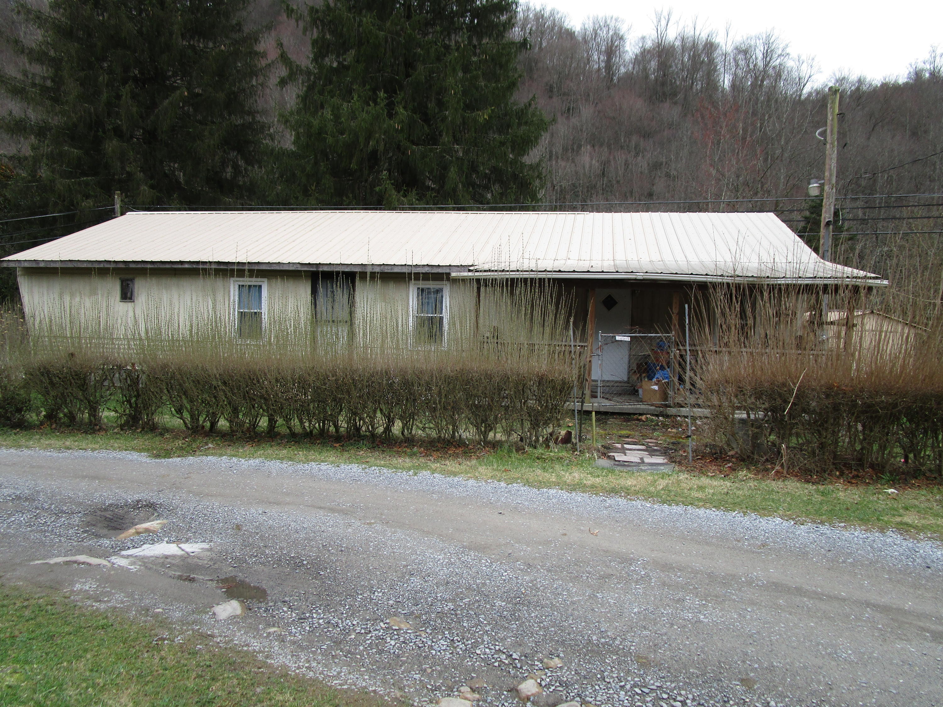 1852 Sycamore Road Appalachia, VA 24216 - Photo 3 of 20 IMG_0203