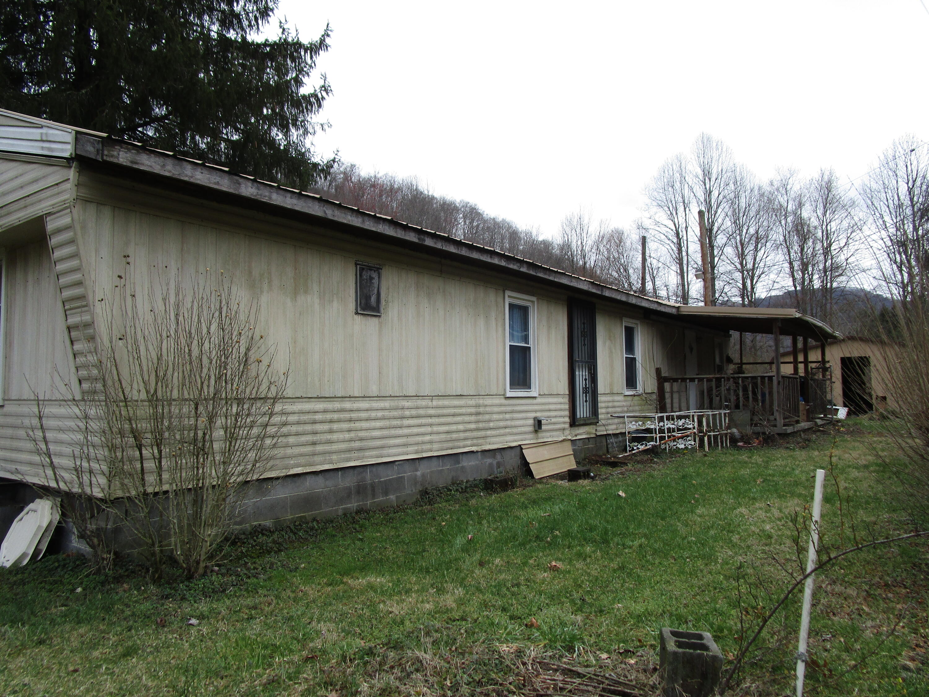 1852 Sycamore Road Appalachia, VA 24216 - Photo 5 of 20 IMG_0206