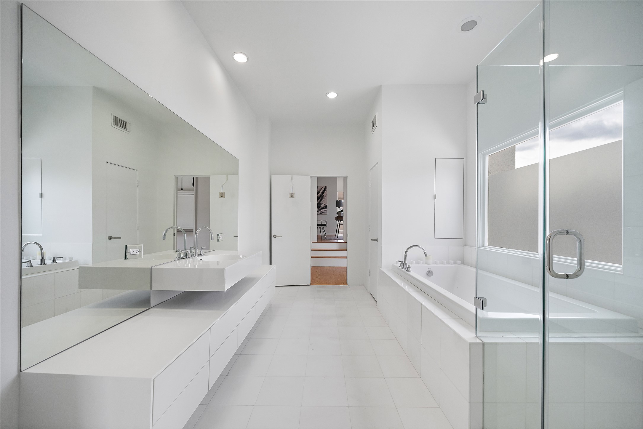 2437 North Boulevard Houston, TX 77098 - Photo 18 of 32 a large spacious bathroom with a tub shower and sink