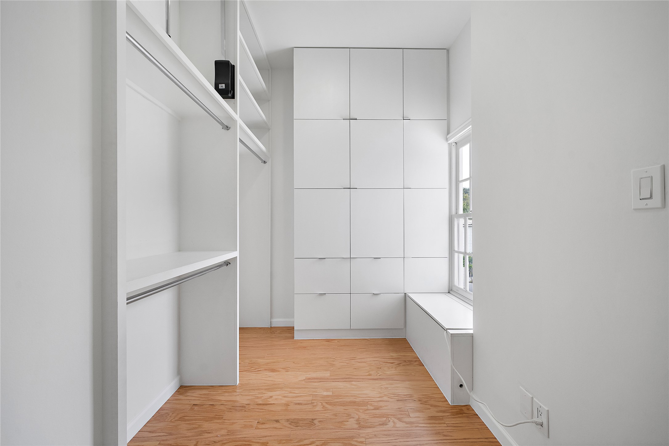 2437 North Boulevard Houston, TX 77098 - Photo 20 of 32 a view of an empty room with white walls