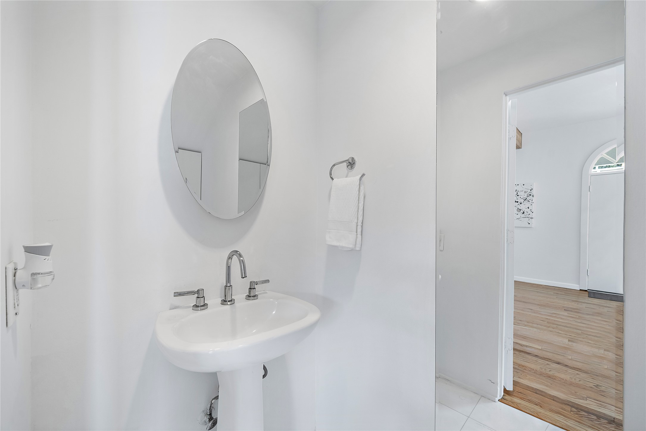 2437 North Boulevard Houston, TX 77098 - Photo 7 of 32 a bathroom with a sink and a mirror
